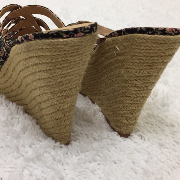 Colin Stuart Floral Wedge Sandal - Picture 5 of 8